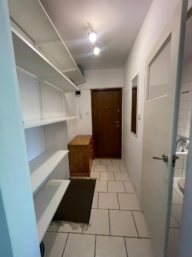 Przytulne Mieszkanie Obok Metra W Pieknej Okolicy Warsaw